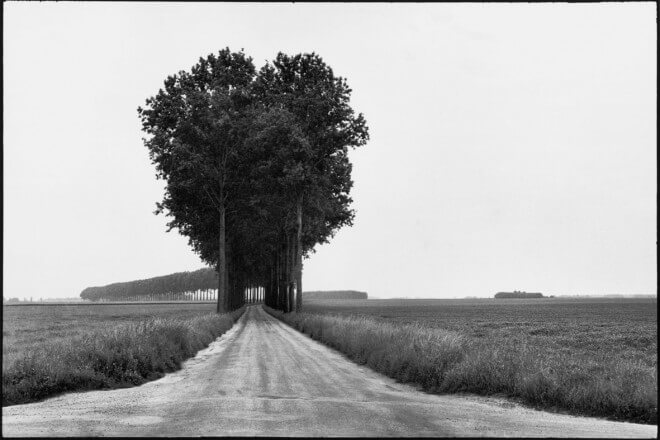 Henri Cartier-Bresson è stato un fotografo francese, è considerato un pioniere del fotogiornalismo, tanto da meritare l'appellativo di "occhio del secolo”. Giuseppe De Angelis - Simone Olivieri - WeddArt Studio